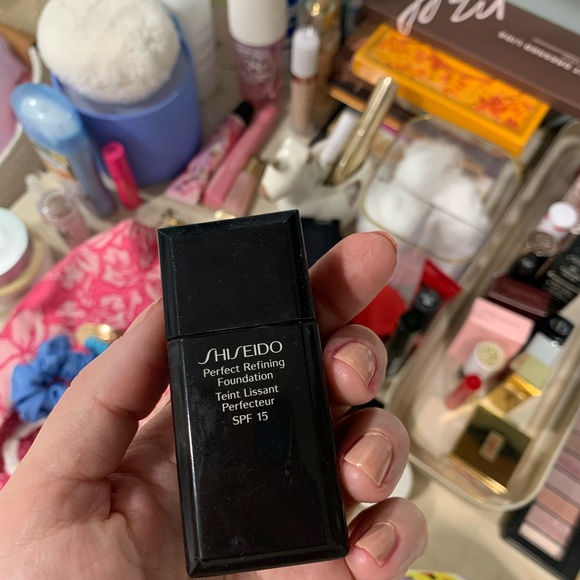 Shiseido Other - Shiseido Refining Foundation SPF 15 in Black Packaging